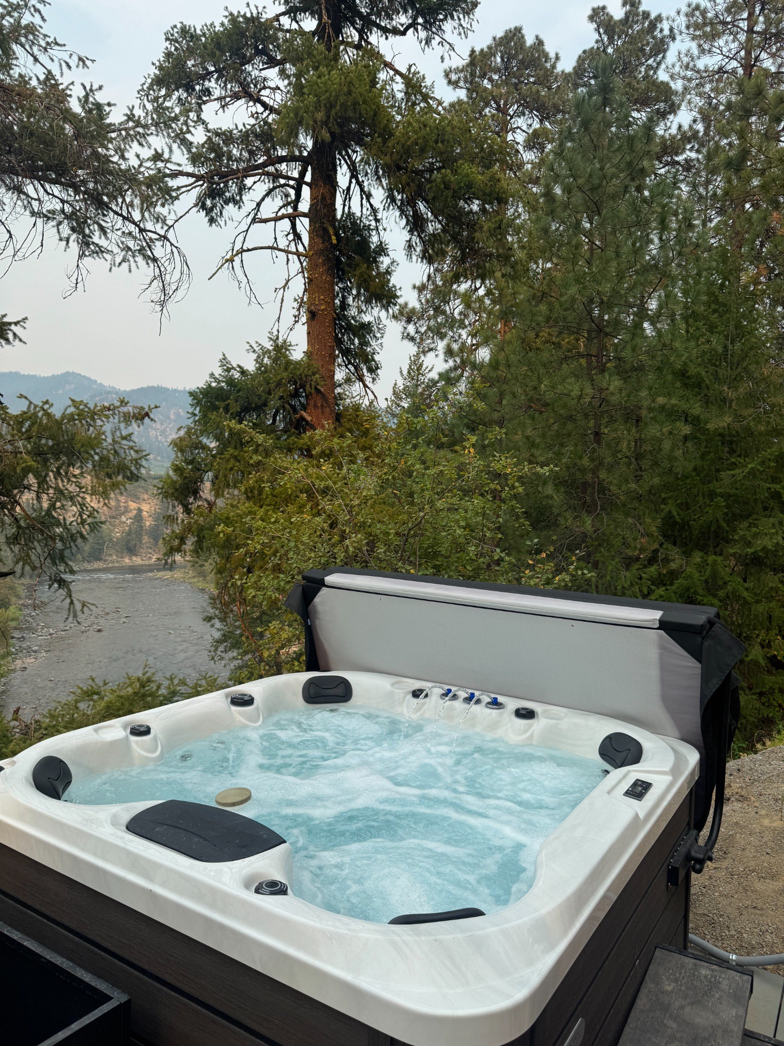 Private hot tub overlooking the Wenatchee River and surrounding mountains
